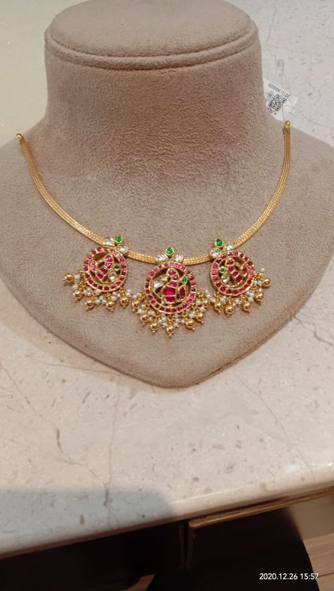 Naan Necklace Designs, Attigai Necklace Designs, Small Choker Necklace Indian, Nanu Designs Gold, Kundan Haram, Coral Jewelry Set, Temple Jewellery Earrings, Choker Necklace Designs, Gold Bead Earrings