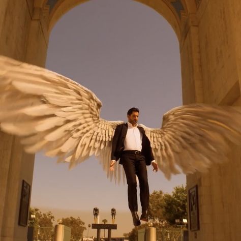 Lucifer Morningstar Wings, Lucifer Marvel, Lucifer Wallpaper, Wings Aesthetic, Lucifer Wings, Angelic Aesthetic, Tom Ellis Lucifer, Lauren German, Wings Art