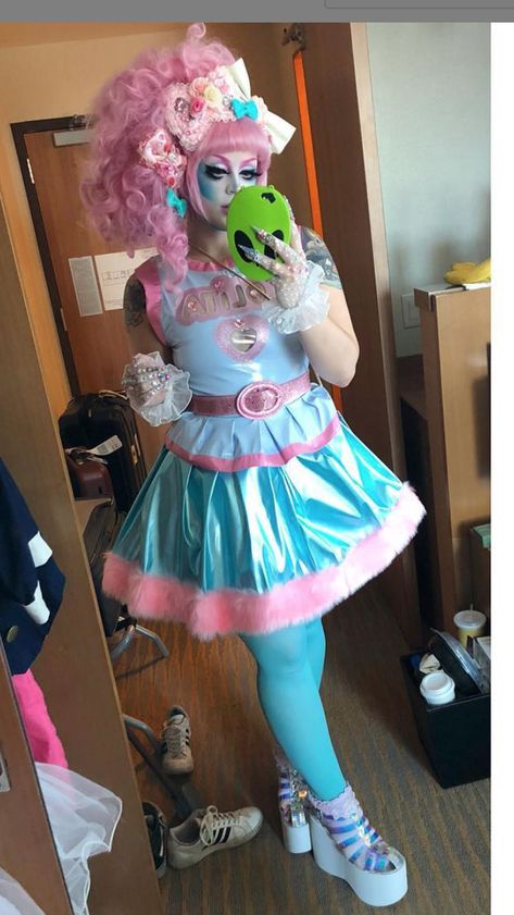 Ishoku Hada, Decora Kei Outfits, Alien Outfit, Uchuu Kei, Decora Harajuku, Rainbow Cookie, Leo Tsukinaga, Demon Queen, Rainbow Cookies