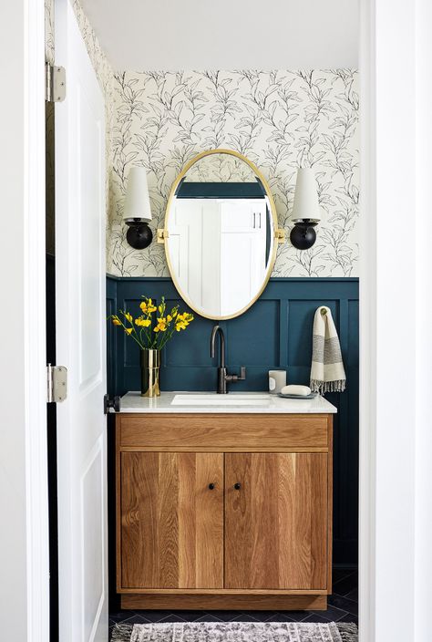 Classic Powder Room, Blue And Wood, Teal Bathroom Ideas, Half Bathroom Decor, Teal Bathroom, Stunning Bathrooms, Vanity Design, Yellow Bathrooms, Guest Bathrooms