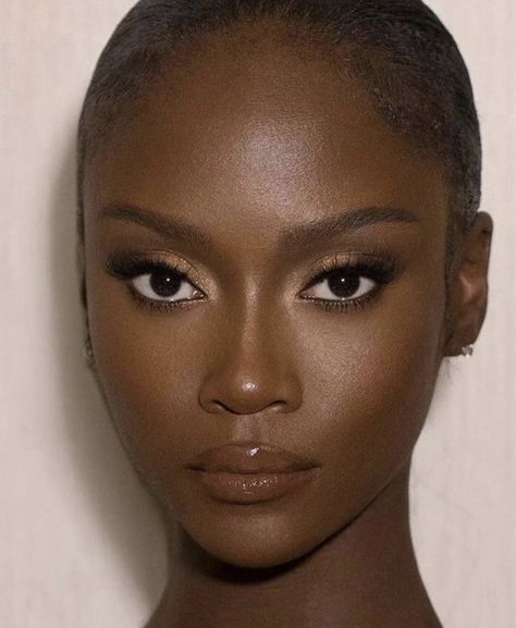 Dark Skin Natural Makeup Black Women, Airbrushed Makeup Look, Skin Like Makeup, Dominiquecore Aesthetic, Black Women Eye Makeup, Dark Skin Makeup Natural Simple, No Make Up Make Up Look Black Women, Natural Beat Makeup, Simple Makeup Looks Natural