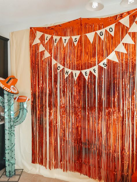 Kansas City Chiefs Popcorn, Kansas City Party Ideas, Kansas City Chiefs Party Decorations, Chiefs Superbowl Party Food Ideas, Kansas City Chiefs Decor, Kansas City Chiefs Birthday Party Ideas, Chiefs Party Ideas, Chiefs Super Bowl Party, Chiefs Superbowl Party