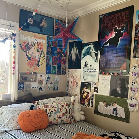 Stranger Things Theme, College Room, Fall Bedroom, Room Stuff, Barbie Dream, Barbie Dream House, Girls Bedroom, I Fall