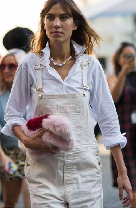 overalls moment. Alexa in London. #AlexaChung Fur Coat Street Style, Fashion Week Dresses, White Overalls, Alexa Chung Style, Coat Street Style, Jane Birkin, Street Style Inspiration, Alexa Chung, Looks Chic