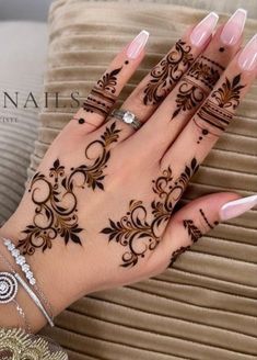 Eid Mehndi Designs Aesthetic Simple, Aesthetic Eid Mehndi Designs, Beautiful Eid Mehndi Design, Mehendi Designs For Hands Simple 2024, Eid Mehendi Ideas, Eid Mehndi Simple, Hina Designs Mehndi, Aesthetic Henna Designs Simple, Mehndi Designs Eid Special