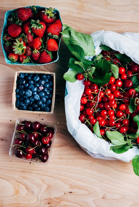 Chinese Lemon Chicken, Banana Split Dessert, Baked Goat Cheese, Summer Produce, Summer Berries, Banana Split, What To Eat, Lemon Chicken, Peanut Butter Cookies