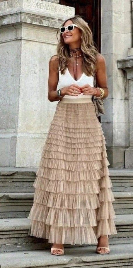 Tulle Skirts Outfit, Spring Skirt Outfits, Womens Long Skirt, Gonna In Tulle, Looks Country, Fashion Attire, Looks Chic, Colorful Fashion, Skirt Outfits