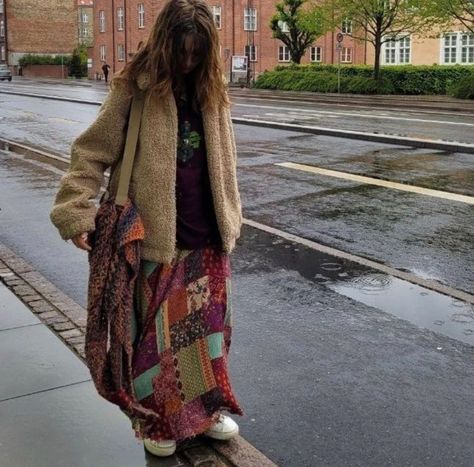 Frankie Bergstein Aesthetic, Winter Hippy Outfits, It Ends With Us Outfits, Hippie Outfits Winter, Hippie Winter Outfits, Winter Hippie, Long Hippie Skirts, Pattern Outfits, Earthy Outfits