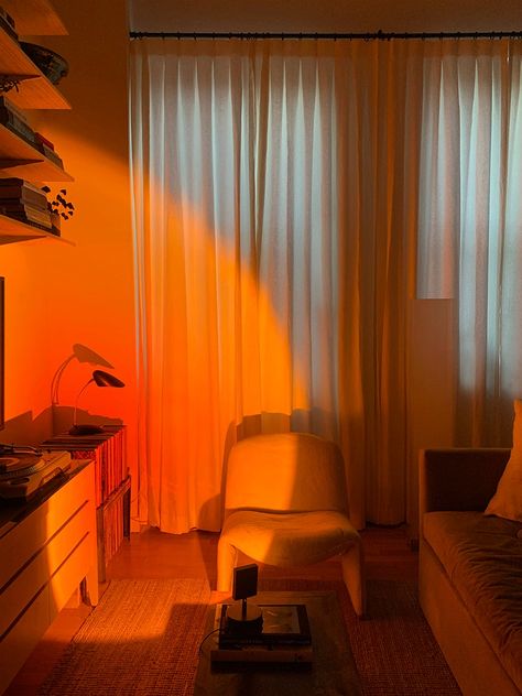 Cozy Lamps Bedroom, Orange Room Aesthetic, Sunset Lamp Aesthetic, Orange Room Decor, Orange Lighting, Sunset Aura, Sunset Room, Orange Room, Glow Lamp