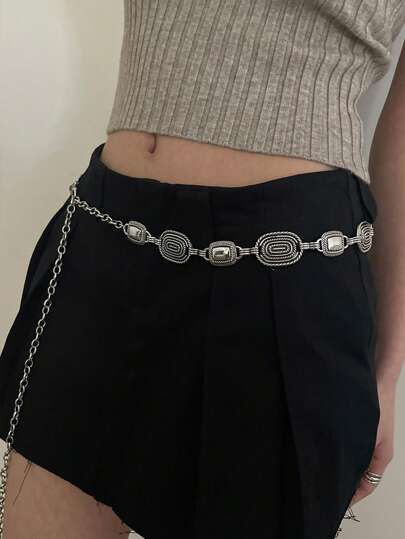 Waist Chain Outfit, Goth Diy, Chain Outfit, Waist Accessories, Metal Chain Belt, Pant Chains, Boho Halloween, Waist Belts, Chain Belts