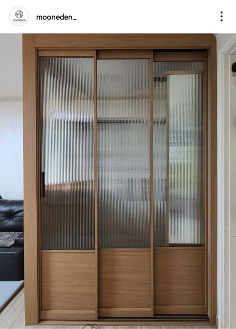 Blurred Glass Door, Japandi Sliding Door, Japandi Door Style, Wooden Home Decor, Door Design Modern, Wooden Home, Japandi Style, Partition Design, Flute Glass