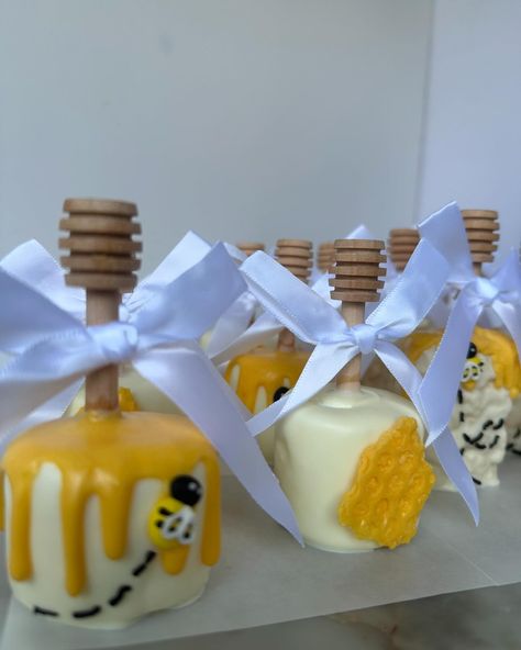 What will baby BEE? Theme treats for a gender reveal🐝❤️ #kayssweetlife #explore #genderreveal #whatwillbabybee What It Bee Gender Reveal, Honey Bee Gender Reveal, What Will Baby Bee, Gender Reveal Diy, Bee Gender Reveal, Baby Bee, Bee Theme, Gender Reveal, Bee