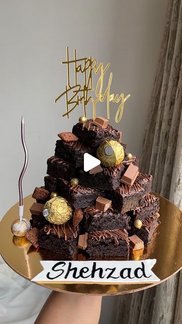 Chocolate Brownie Stack Birthday Cake, Brownie Tower Cake, Brownie Birthday Cake Ideas, Brownie Cake Design, Brownie Stack Cake, Brownie Tower Ideas, Brownies Birthday Cake Ideas, Brownie Cake Birthday, Brownie Birthday Cake