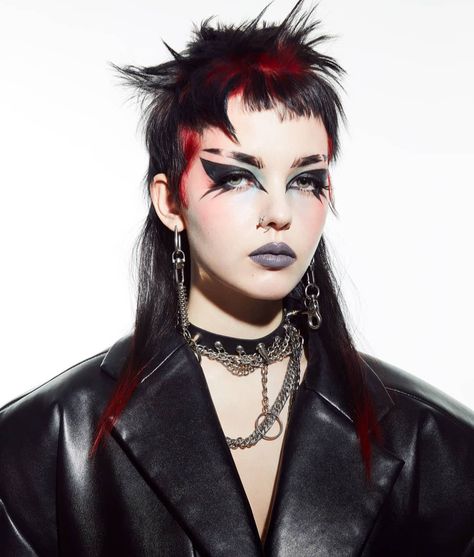 70s Punk Hairstyles, Punk Glam Fashion, Punk Style Makeup, Punk Make Up 80s, Punk Makeup Looks 80s, Punk Eyebrows, Metal Show Makeup, Rebellious Makeup, 80s Punk Rock Makeup