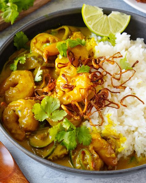 Creamy Turmeric Shrimp Curry Tumeric Shrimp Recipes, Turmeric Shrimp, Spicy Shrimp Curry, Pumpkin Shrimp Curry, Curry Prawns Recipes Coconut Milk, Shrimp Curry Recipe, Turmeric Curry, Coconut Curry Shrimp, Peanut Curry