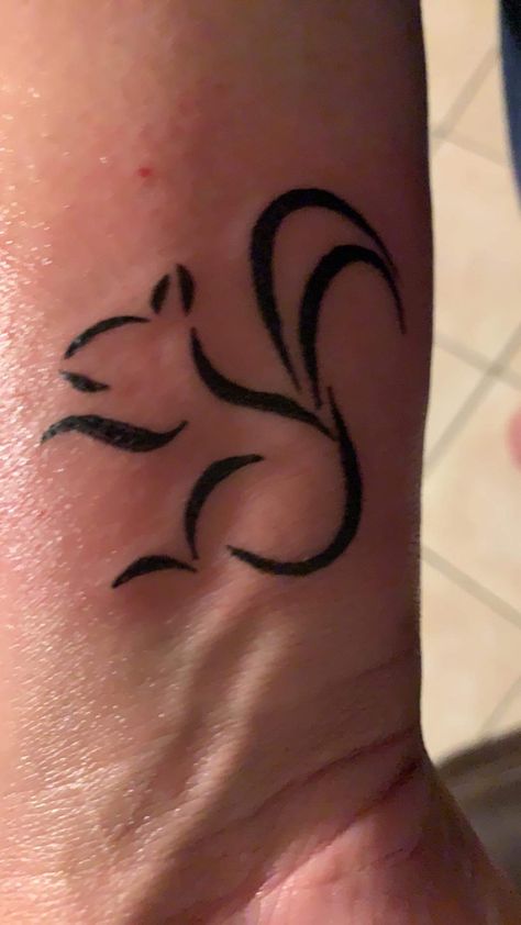 Mini Squirrel Tattoo, Glamorous Tattoo, Moose And Squirrel Tattoo, Squirrel Tattoo Simple, Minimalist Squirrel Tattoo, Squirrel Outline Tattoo, Dainty Squirrel Tattoo, Tatoos Small Squirrel, Squirrel And Acorn Tattoo