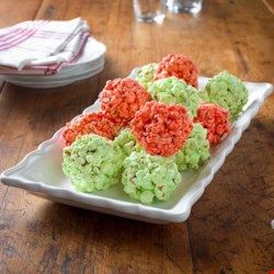 Festive JELL-O Popcorn Balls Jello Popcorn Balls, Christmas Popcorn Recipes, Jello Popcorn, Marshmallow Popcorn Balls, Popcorn Balls Recipe, Pecan Cookie, Marshmallow Popcorn, Watergate Salad, Christmas Popcorn