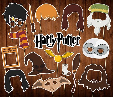 Over 40 Harry Potter Party Ideas to Help You Throw the Greatest HP Party Ever Harry Potter Photo Booth Props, Harry Potter Photo Booth, Harry Potter Motto Party, Carte Harry Potter, Harry Potter Weihnachten, Baby Harry Potter, Harry Potter Photo, Decor Photobooth, Imprimibles Harry Potter