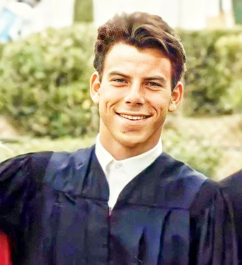 Clear picture of Erik Menendez graduating Erik Menendez Rare, Erik Menendez In Glasses, Jose Menendez, Erik Mendez, Eric Menendez, Mendez Brothers, Matthew Gray, Christian Bale, Mug Shots