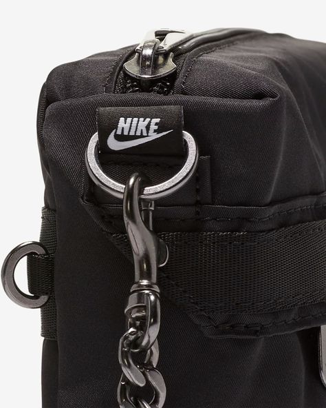 Nike Sportswear Futura Luxe Women's Cross-Body Bag (1L). Nike CA Nike Sportswear Women, Sports Wear Women, Sports Luxe, Osprey Backpack, Nike Sports, Adjustable Belt, Black Cross Body Bag, Sport Wear, Cute Bag