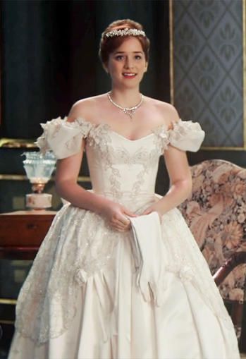 Elizabeth Lail (Anna's wedding dress on Once Upon a Time) Anna Wedding Dress, Movie Wedding Dresses, Anna From Frozen, Dream Gown, Disney Bride, Wedding Movies, Anna Dress, Hollywood Wedding, Fairy Tale Wedding Dress