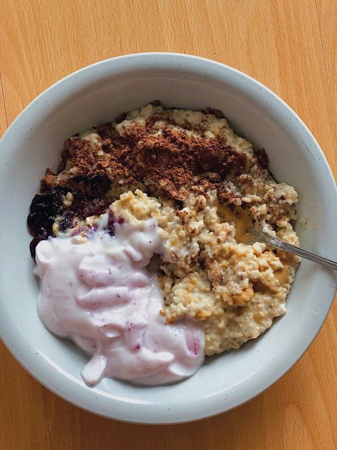 oats, oatmeal, breakfast, blueberry yoghurt, peanut butter, cocoa Yoghurt Oatmeal, Yogurt Oatmeal, Breakfast Oats, Oatmeal With Fruit, Oatmeal Porridge, Bakery Foods, Visual Archive, Oats Breakfast, Peanut Butter Oatmeal