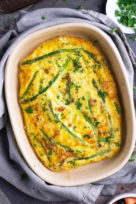 Asparagus Breakfast Recipes, Asparagus Breakfast Casserole, Asparagus Breakfast, Meatless Breakfast, Bacon Asparagus, Asparagus Egg, Asparagus Casserole, Asparagus Bacon, Bacon And Egg Casserole