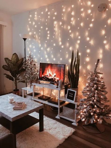 50+ Cozy and Creative Small Apartment Christmas Decor Ideas - HubPages Christmas Ideas Small Apartment, Winter Decor Apartment, First Apartment Christmas Decor, Christmas Ideas Apartment, Christmas Decor For Tiny Apartment, One Bedroom Apartment Christmas Decor, Christmas Aesthetic Cozy Living Room, Christmas Decoration Ideas For Small Apartment, Xmas Decorations Small Apartment