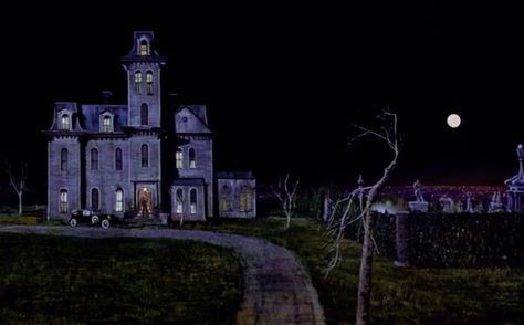 Adams Family House, The Addams Family House, Minecraft Beds, The Addams Family Movie, Addams Family Show, Addams Family 1991, Addams Family House, Addams Family Movie, Dark N Stormy