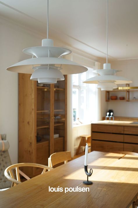 Originally created to adapt to changing light sources, the PH 5 pendant lamp remains a beloved classic. Its sleek design, based on Henningsen's innovative principles, adds a touch of sophistication to any space. Credit: @mr.aardal #PH5Pendant #PoulHenningsen #DiningRoomLighting #IconicDesign Ph Lamp, Poul Henningsen, Kitchen Pendants, Louis Poulsen, New Living Room, Dining Room Lighting, Lovely Colors, Decor Lighting, Interior Lighting