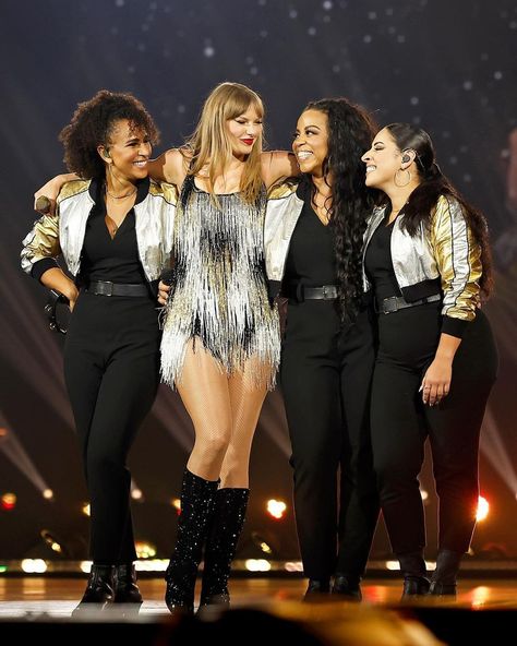 Instagram High Quality Taylor Swift, Red World Tour, Eras Tour Fearless, Speak Now World Tour, Fearless Tour, Fearless Tv, Eras Tour Photos, Reputation Stadium Tour, Eras Tour Fits