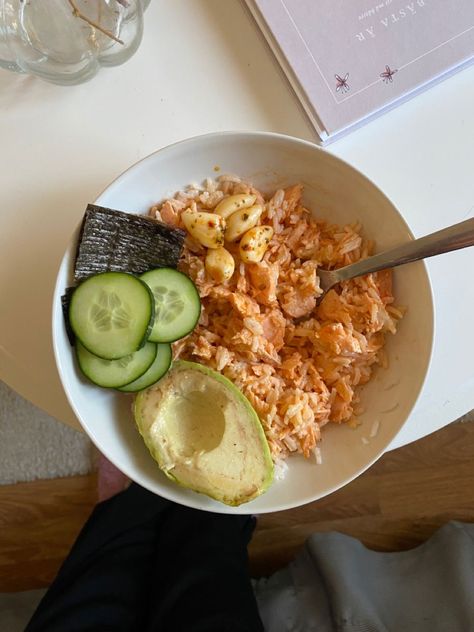 Salmon Rice Bowl Aesthetic, Salmon Bowl Aesthetic, Salmon Dinner Aesthetic, Bowl Aesthetic, Rice Healthy, Recipe Salmon, Salmon Rice Bowl, Aesthetic Dinner, Dinner Aesthetic