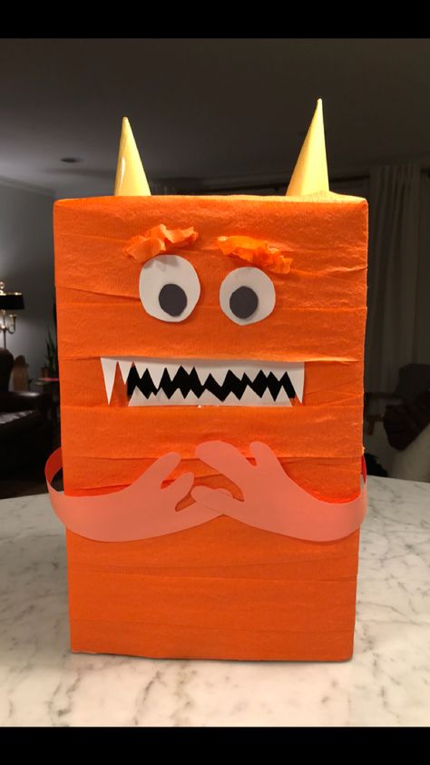 Frightened Monster Valentines Box - orange streamer and construction paper Box Monsters Cardboard, Monster Box For Candy, Monster Valentines Boxes, Monster Boxes Ideas, Diy Puppets, Pta Board, Candy Monster, Halloween Candy Box, Kids Valentine Boxes