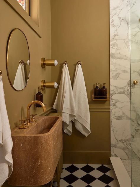 13 Bathroom Design Tips to Steal from Hotels Hotel Bathroom Design, Brass Bathroom Faucets, Brass Vanity, Fireclay Tile, Vanity Faucet, Brown Bathroom, Brass Bathroom, Hotel Bathroom, Bathroom Floor Tiles