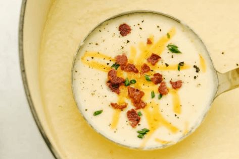 Zupas Wisconsin Cauliflower Soup Wisconsin Cauliflower Soup, Cauliflower Soup Recipe, Cauliflower Fritters, Creamy Cauliflower Soup, The Recipe Critic, Queso Cheddar, Recipe Critic, Chili Soup, Creamy Cauliflower