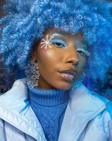 Modern Day Esther 👑 on Instagram: "They call me Snow Miser ☃️❄️☃️❄️☃️ I Fully fell in love with blue this year after not liking it for so long (on me) 🤭 Look Details: @zeeseacosmetics Palace Identity Chinese Phoenix Foundation ❄️ @maccosmetics Studio Finish Concealer @kaleidosmakeup “Sanguine” Blush ❄️ @kaleidosmakeup “Sky Walker” Space Age Highlighter ❄️ @colourpopcosmetics “Blue Moon” Palette ❄️ @cristalcosmetics “White Christmas” Palette ❄️ @kvdbeauty “White Out” Super Pomade ❄️ @nyxcosmeti Sprinkle Lips, Snowflake Makeup, Snow Makeup, Moon Palette, Blue Cut Crease, Snow Miser, Heat Miser, Christmas Palette, Pretty Eye Makeup