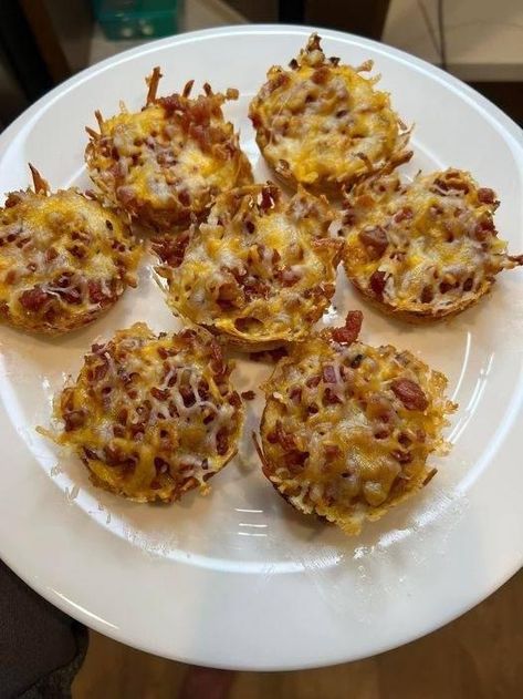 keto potato skins — 10/10 recommend! One of my FAVES! 2 bags of riced cauliflower 1 egg 1/4 cup melted butter 1/2 cup grated parmesan cheese Pink salt Pepper Chedder cheese Bacon bits Instructions: Cook, drain and pat dry cauliflower rice Mix in 1 egg and 1/2 cup of grated parmesan cheese and butter Bake at 350 x 25 mins Add cheese and bacon bits Bake x 5 more mins Let sit and cool, add sour cream for additional healthy fats and ENJOY! Potato Skins Recipe, Potatoe Skins Recipe, Cauliflower Potatoes, Riced Cauliflower, Free Keto Meal Plan, Potato Skin, Supper Recipes, Potato Skins, Low Carb Dinner Recipes