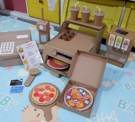 Lets make from cardboard for your pizza corner Pizza Cardboard Crafts, Cardboard Restaurant For Kids, Cardboard Pizza Shop, Cardboard Box Crafts Food, Cardboard Pizza Oven, Cardboard Food, Pizza Store, Diy Cardboard Toys, Cardboard Crafts Kids