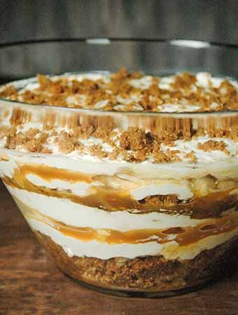 How to Make This Gingersnap Cheesecake Trifle With Caramel The Easy Way - Whisking Up Yum No Bake Cheesecake Trifle, Desserts Using Ginger Snap Cookies, Ginger Snap Desserts, Ginger Snap Cheesecake, Ginger Trifle, Easter Trifle Desserts, Thanksgiving Trifle, Gingersnap Cheesecake, Cheesecake With Gingersnap Crust