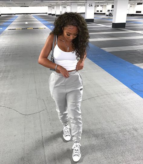 Dior Converse Outfit, Dior Converse, White Converse Outfits, Converse Outfit, Rich Aesthetic, Boujee Outfits, Baddie Fits, Chill Fits, Outfits With Converse