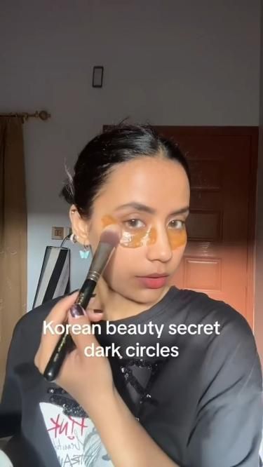 Korean Dark Circles Remover Tips Dark Eye Bags, Remove Dark Eye Circles, Facial Routine Skincare, Haut Routine, Dark Eye Circles, Get Rid Of Pimples, Rid Of Pimples, Medical Procedures, Clear Skin Face