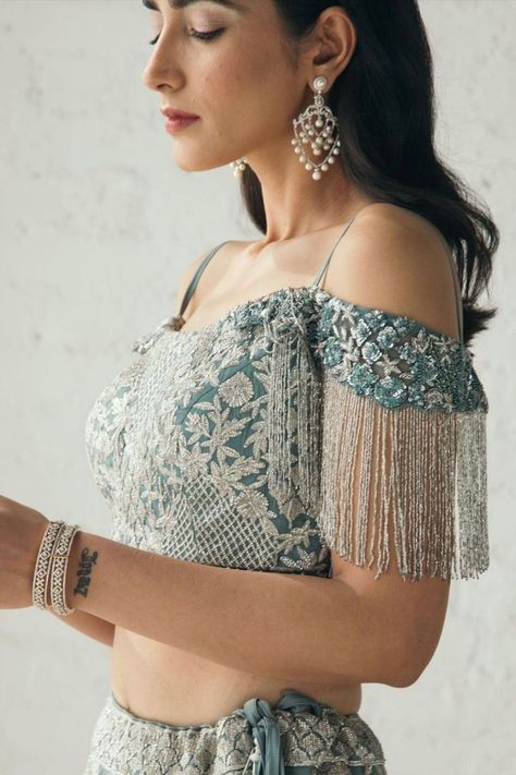 Latest Lehenga Blouse Designs, Cold Shoulder Blouse Designs, Lengha Blouse Designs, Stylish Lehenga, Wedding Lehenga Designs, Lehenga Blouse Designs, Fashionable Saree Blouse Designs, Design Blouse, Blouse Designs Indian