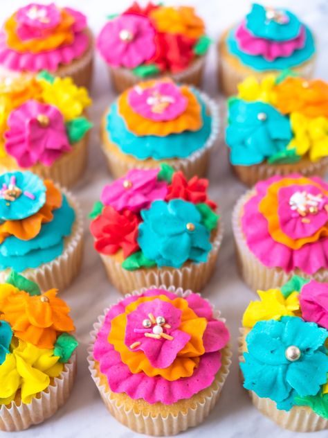 Fun Fiesta Cupcakes Design - Creme de Lacombe Hawaii Cupcakes, Mexican Themed Cakes, Cupcakes Design, Wild Birthday Party, Easy Cupcake Recipes, Fiesta Birthday Party, Baby Shower Cakes Girl, Purple Cakes, Book Cake