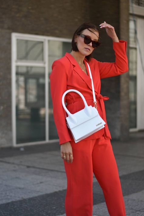 Jacquemus Bag Street Style, Jacquemus Red Bag, Le Bambino Jacquemus White, Hot Pink Jacquemus Bag, Jacquemus Bag Orange, Jaquemus2020 Bag, Marlene Hose, Jacquemus Bag, Street Style Bags