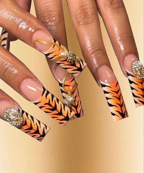 Tiger Print Nails, Tiger Stripe Nails, Nails Aesthetics, Tiger Year, Tiger Nails, Airbrush Nails, Dope Nail Designs, Animal Print Nails, Striped Nails