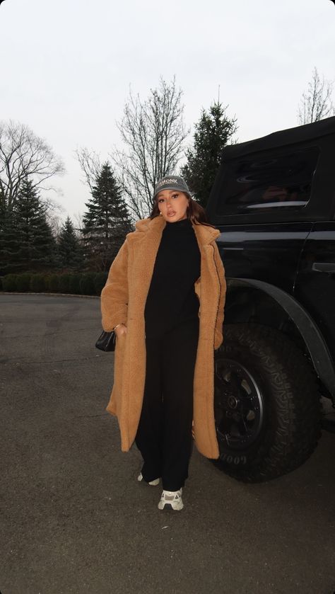 Black Teddy Coat Outfit, Adrienne Bailon Outfits, Teddy Coat Outfit Winter, Teddy Coat Outfit, Autumn Outfits Curvy, Winter Night Outfit, December Outfits, Adrienne Bailon, Mommy Outfits