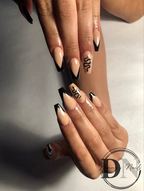 Nails by Danny’s Nails Serpent Nails, V French Tip Nails, French Tip Nails Design, V French Tip, Red And Silver Nails, Snake Skin Nails, Gel Polish Designs, Black White Nails, Quinceñera Dresses