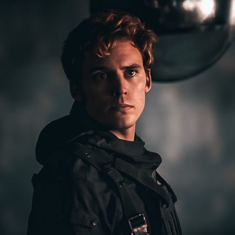 Finik Odair Hunger Games, Finicky Odair Icon, Finnick Odair Pictures, Finicky Odair Fanart, Finnick Odair Quotes, Finnick Odair Icons, Finik Odair, Finnick Odair Wallpaper, Dystopian Men