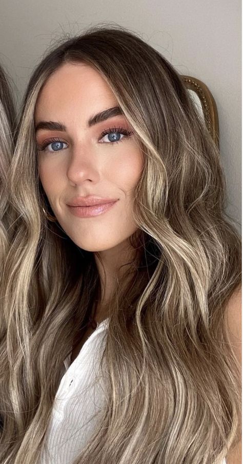 Brunette Hair With Blonde Highlights Pale Skin, Bronde Balayage For Fair Skin, Balayage For Blue Eyes, Bronde Balayage Blue Eyes, Neutral Warm Hair Colors, Mushroom Bronde Money Piece, Balayage Hair Blue Eyes, August Hair Color Ideas, Hair Colour For Pale Skin And Blue Eyes