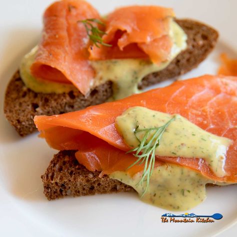 Salmon Gravlax With Mustard Dill Gravlax Sauce Salmon Gravlax Recipe, Gravlax Salmon, Gravlax Recipe, Spanish Dessert Recipes, Mountain Kitchen, Lox And Bagels, Dill Sauce, Easy Salmon, Bread Appetizers